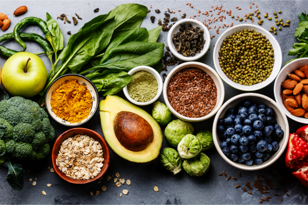 Eat clean as a part of a detox plan to flush marijuana out of your system. Avoid red meat and junk food. Opt for lean proteins, fruits, veggies, and whole grains.