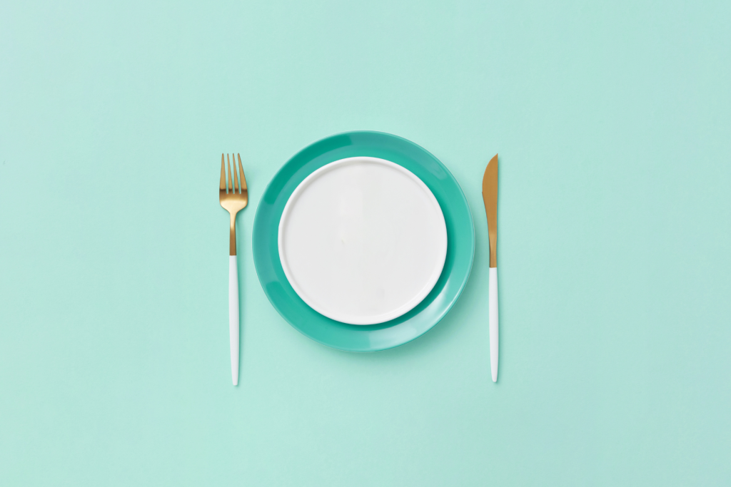 Image of a plate and utensils, signaling THCVs appetite suppression traits